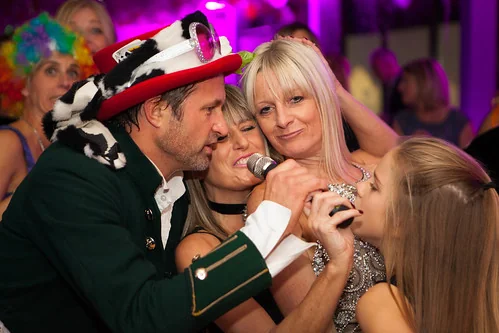 01 caroline edwards sings with friends